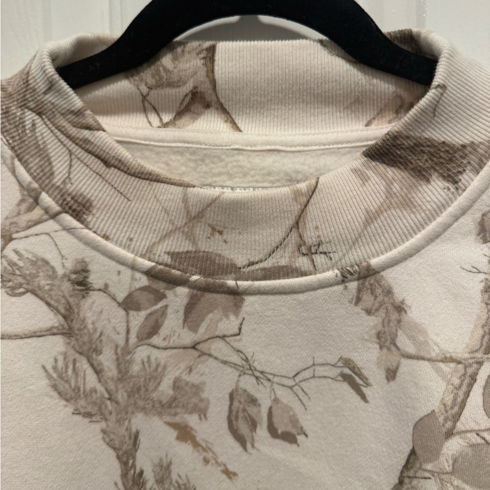 Abercrombie & Fitch Soft Ivory Nature Camo Sweatshirt Size L - Picture 11 of 13